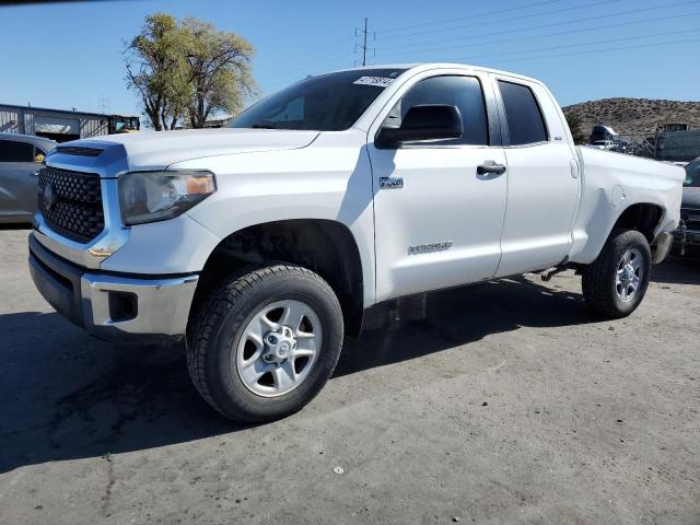 5TFUY5F11JX718527 - 2018 TOYOTA TUNDRA DOUBLE CAB SR/SR5 WHITE photo 1