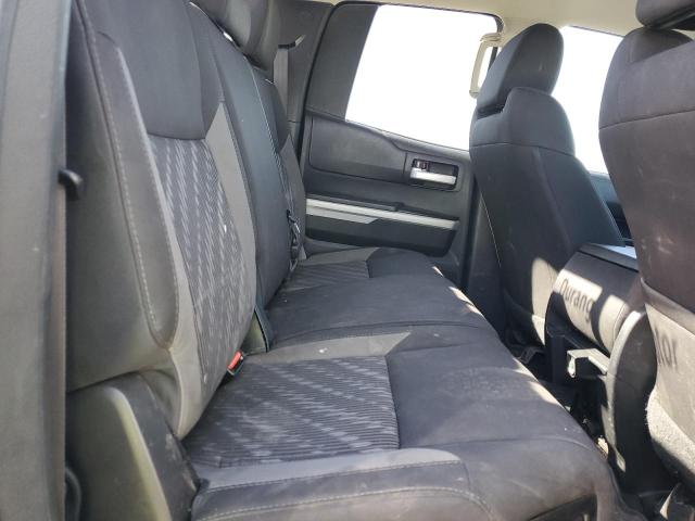 5TFUY5F11JX718527 - 2018 TOYOTA TUNDRA DOUBLE CAB SR/SR5 WHITE photo 10