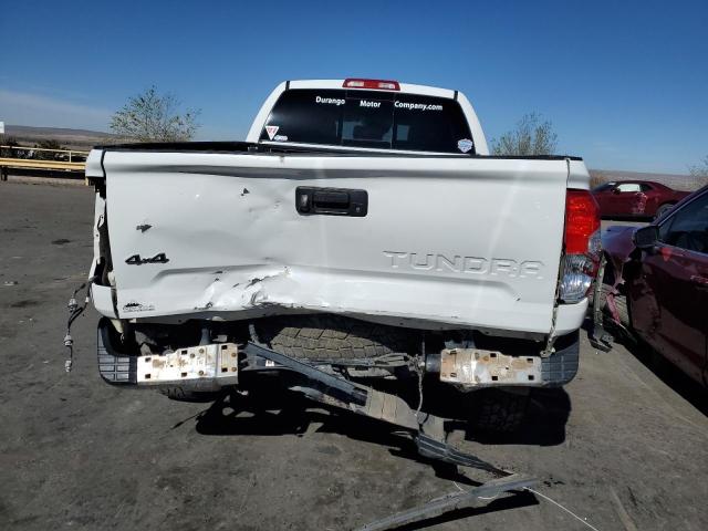 5TFUY5F11JX718527 - 2018 TOYOTA TUNDRA DOUBLE CAB SR/SR5 WHITE photo 6