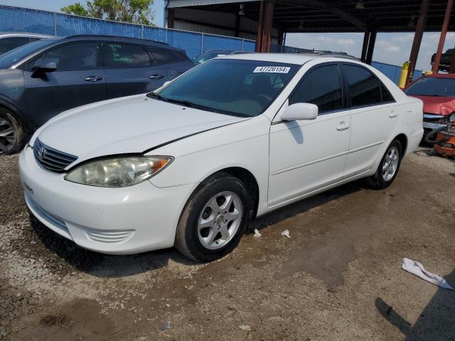 4T1BE32K05U001722 - 2005 TOYOTA CAMRY LE WHITE photo 1