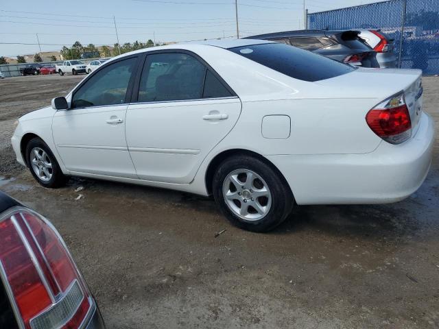 4T1BE32K05U001722 - 2005 TOYOTA CAMRY LE WHITE photo 2