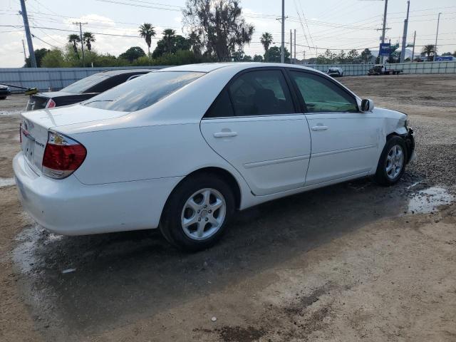 4T1BE32K05U001722 - 2005 TOYOTA CAMRY LE WHITE photo 3