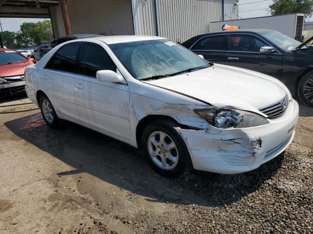 4T1BE32K05U001722 - 2005 TOYOTA CAMRY LE WHITE photo 4