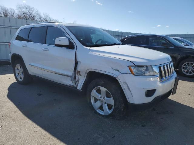 1C4RJFAG9DC631417 - 2013 JEEP GRAND CHER LAREDO WHITE photo 4