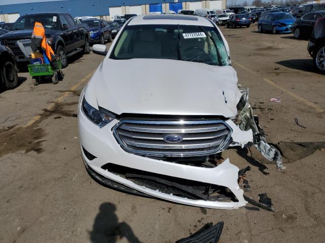 1FAHP2H82HG142993 - 2017 FORD TAURUS SEL WHITE photo 5