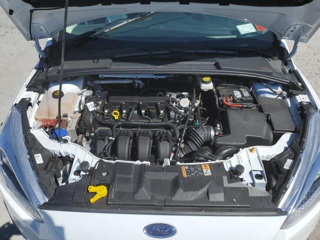 1FADP3F24JL267591 - 2018 FORD FOCUS SE WHITE photo 11