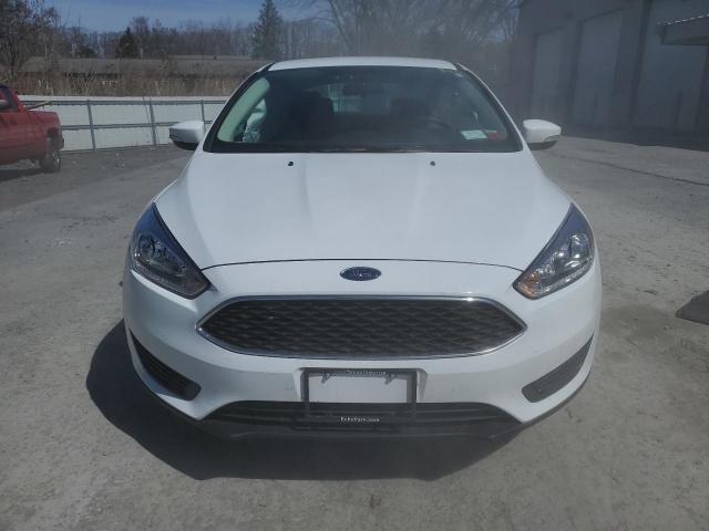 1FADP3F24JL267591 - 2018 FORD FOCUS SE WHITE photo 5