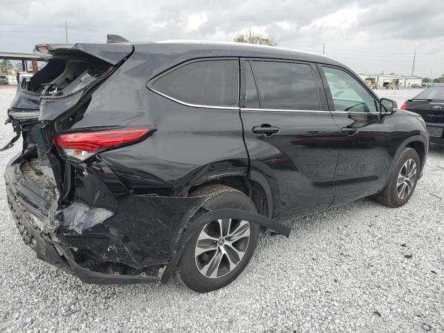 5TDGZRBH5NS572956 - 2022 TOYOTA HIGHLANDER XLE BLACK photo 3