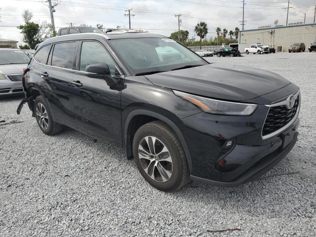 5TDGZRBH5NS572956 - 2022 TOYOTA HIGHLANDER XLE BLACK photo 4