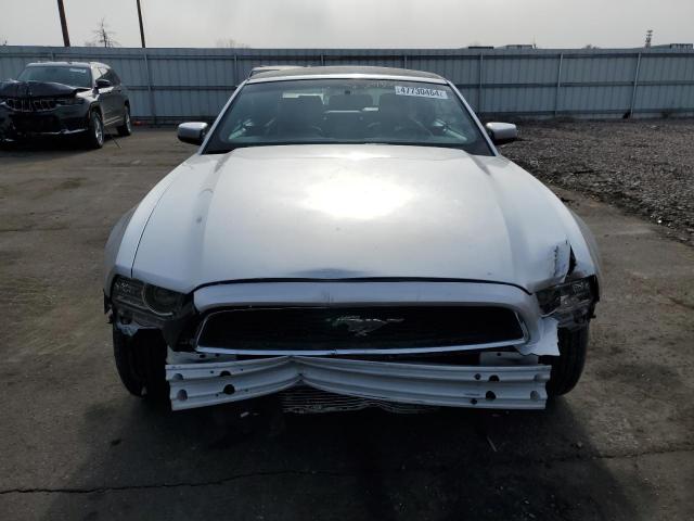 1ZVBP8EM8E5285536 - 2014 FORD MUSTANG SILVER photo 5