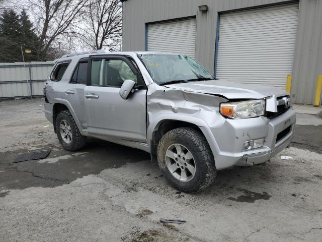 JTEBU5JR4C5092563 - 2012 TOYOTA 4RUNNER SR5 SILVER photo 4