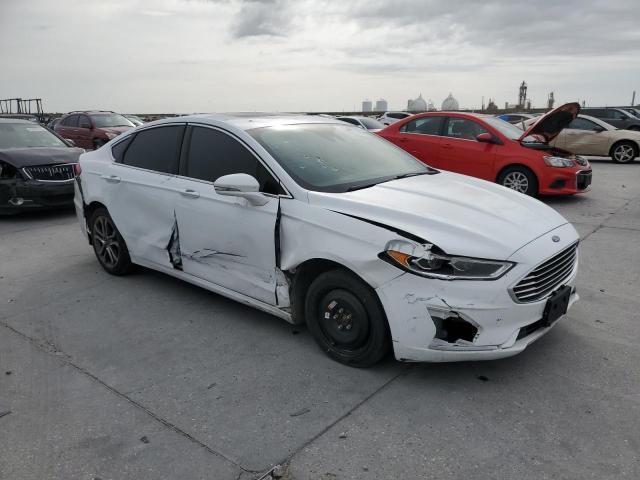 3FA6P0CD5KR180895 - 2019 FORD FUSION SEL WHITE photo 4