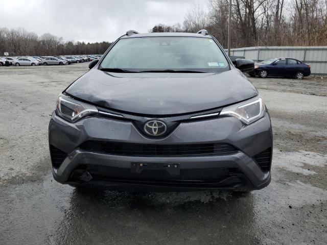 2T3BFREV9JW852313 - 2018 TOYOTA RAV4 LE GRAY photo 5