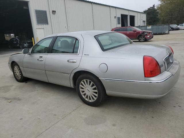 1LNHM81W43Y675392 - 2003 LINCOLN TOWN CAR EXECUTIVE SILVER photo 2