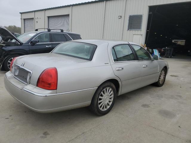 1LNHM81W43Y675392 - 2003 LINCOLN TOWN CAR EXECUTIVE SILVER photo 3