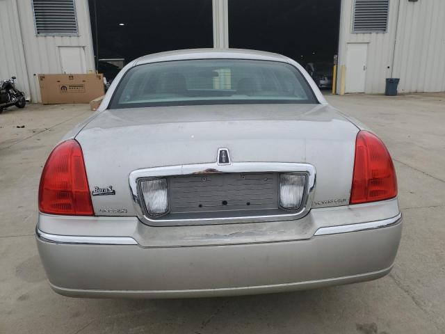 1LNHM81W43Y675392 - 2003 LINCOLN TOWN CAR EXECUTIVE SILVER photo 6