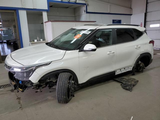 KNDERCAA6R7600028 - 2024 KIA SELTOS EX WHITE photo 1