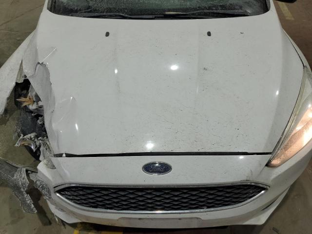 1FADP3F26GL320686 - 2016 FORD FOCUS SE WHITE photo 11