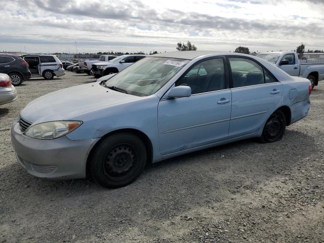 4T1BE30K25U524808 - 2005 TOYOTA CAMRY LE BLUE photo 1