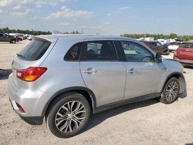 JA4AP3AW5JU000732 - 2018 MITSUBISHI OUTLANDER ES SILVER photo 3