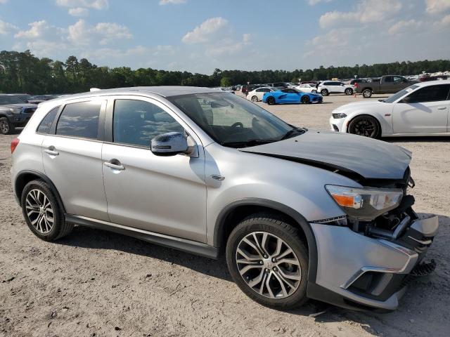 JA4AP3AW5JU000732 - 2018 MITSUBISHI OUTLANDER ES SILVER photo 4