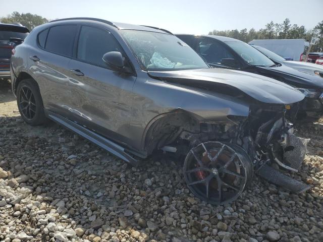 ZASPAKBNXM7D18289 - 2021 ALFA ROMEO STELVIO TI Մոխրագույն լուսանկար 4