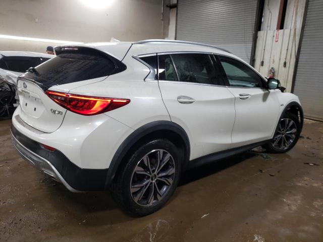 SJKCH5CRXHA024998 - 2017 INFINITI QX30 BASE WHITE photo 3