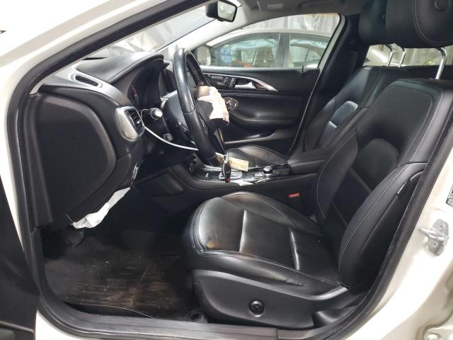 SJKCH5CRXHA024998 - 2017 INFINITI QX30 BASE أبيض صورة 7