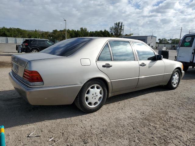 WDBGA43E7PA128040 - 1993 MERCEDES-BENZ 400 SEL GOLD photo 3