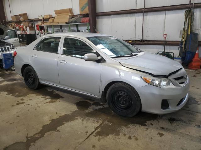 2T1BU4EE9DC011776 - 2013 TOYOTA COROLLA BASE Silber Foto 4