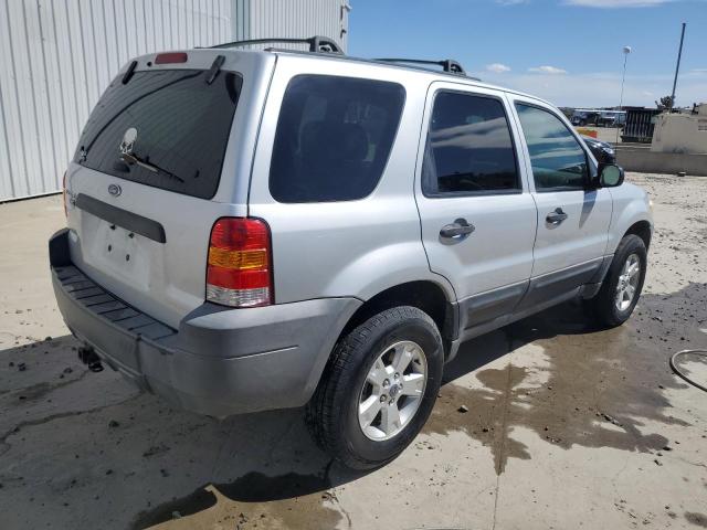 1FMCU93135DA07501 - 2005 FORD ESCAPE XLT SILVER photo 3