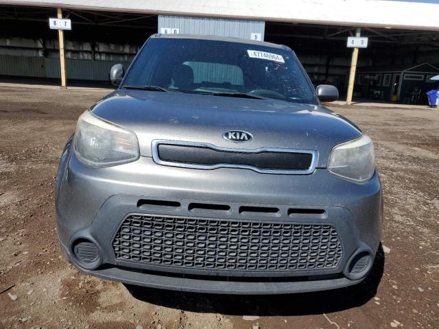 KNDJN2A22E7097038 - 2014 KIA SOUL GRAY photo 5