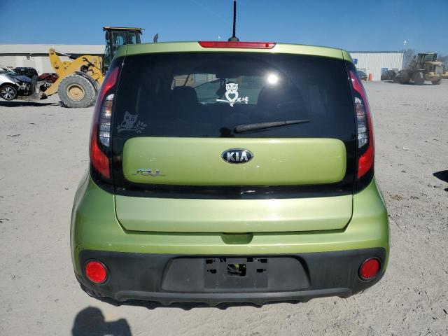 KNDJN2A28H7880143 - 2017 KIA SOUL GREEN photo 6