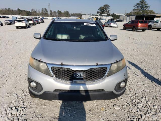 5XYKT4A28BG086386 - 2011 KIA SORENTO BASE SILVER photo 5