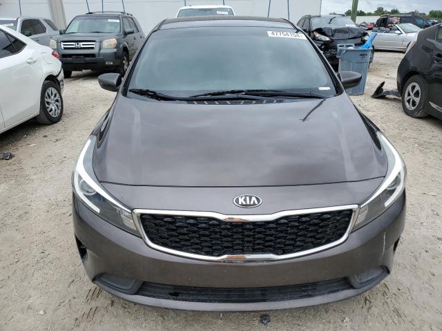 3KPFL4A70HE083971 - 2017 KIA FORTE LX BROWN photo 5