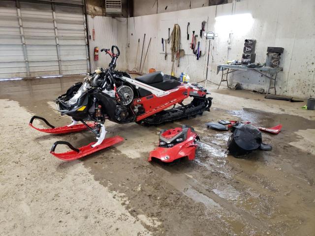YH2LSYPE0PR000320 - 2023 LYNX SNOWMOBILE RED photo 2