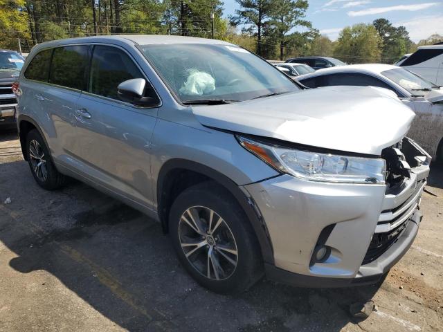 5TDZZRFH8JS284815 - 2018 TOYOTA HIGHLANDER LE SILVER photo 4