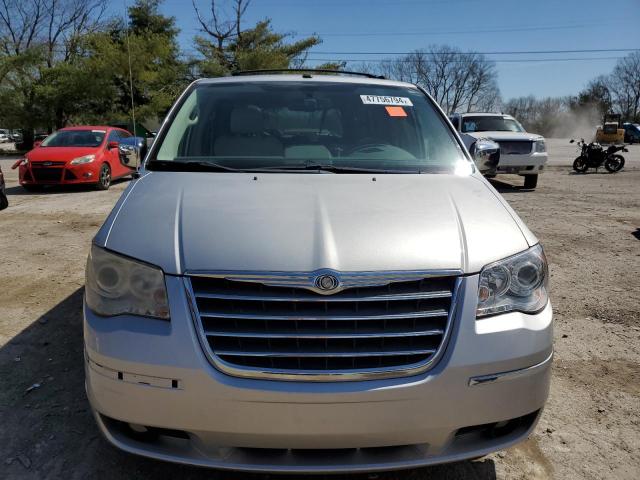 2A4RR7DXXAR366143 - 2010 CHRYSLER TOWN & COU LIMITED SILVER photo 5