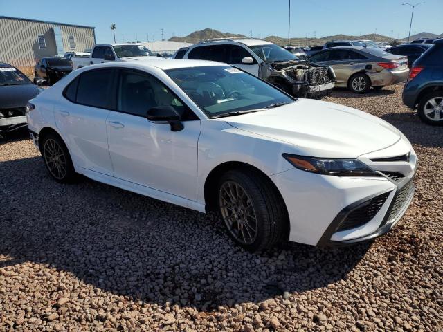 4T1T11AK2RU208947 - 2024 TOYOTA CAMRY SE NIGHT SHADE WHITE photo 4