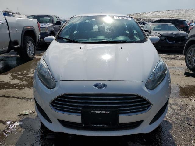 3FADP4BJ9HM171600 - 2017 FORD FIESTA SE WHITE photo 5