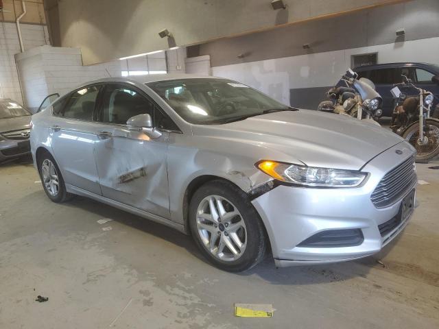 3FA6P0H72FR135244 - 2015 FORD FUSION SE SILVER photo 4