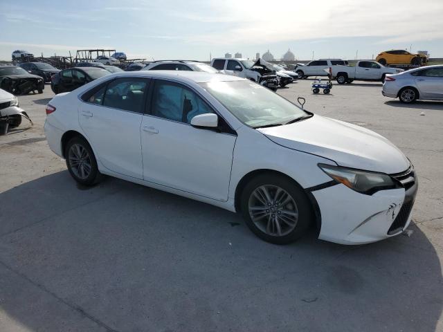 4T1BF1FK6GU612059 - 2016 TOYOTA CAMRY LE WHITE photo 4