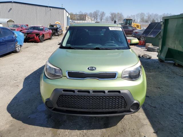 KNDJN2A29F7779044 - 2015 KIA SOUL GREEN photo 5