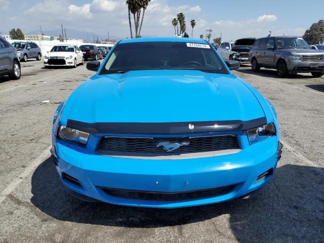 1ZVBP8AN0A5115213 - 2010 FORD MUSTANG BLUE photo 5