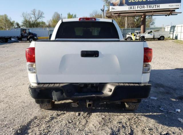 5TFUW5F18BX166984 - 2011 TOYOTA TUNDRA DOUBLE CAB SR5 WHITE photo 6