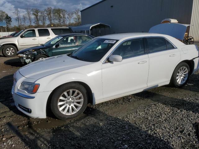 2C3CCAAG2DH588902 - 2013 CHRYSLER 300 WHITE photo 1