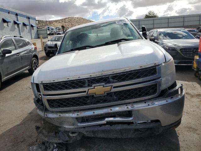 1GB2KVCG0BZ440554 - 2011 CHEVROLET SILVERADO K2500 HEAVY DUTY WHITE photo 5