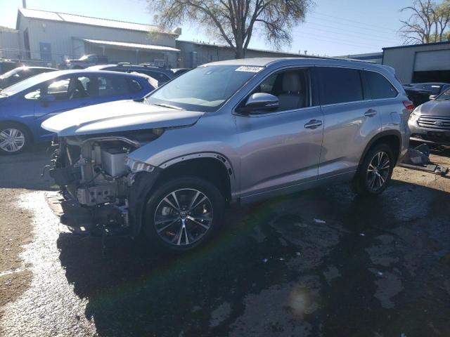 5TDZZRFH3JS241256 - 2018 TOYOTA HIGHLANDER LE SILVER photo 1