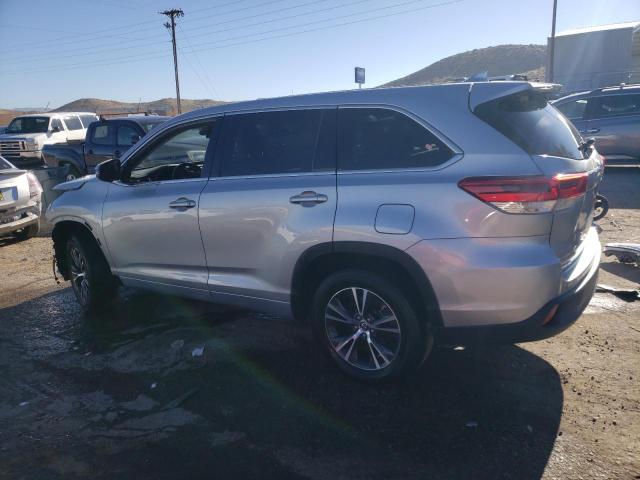 5TDZZRFH3JS241256 - 2018 TOYOTA HIGHLANDER LE SILVER photo 2