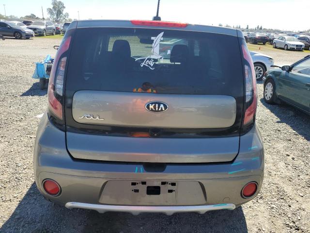 KNDJP3A58J7594468 - 2018 KIA SOUL + GRAY photo 6